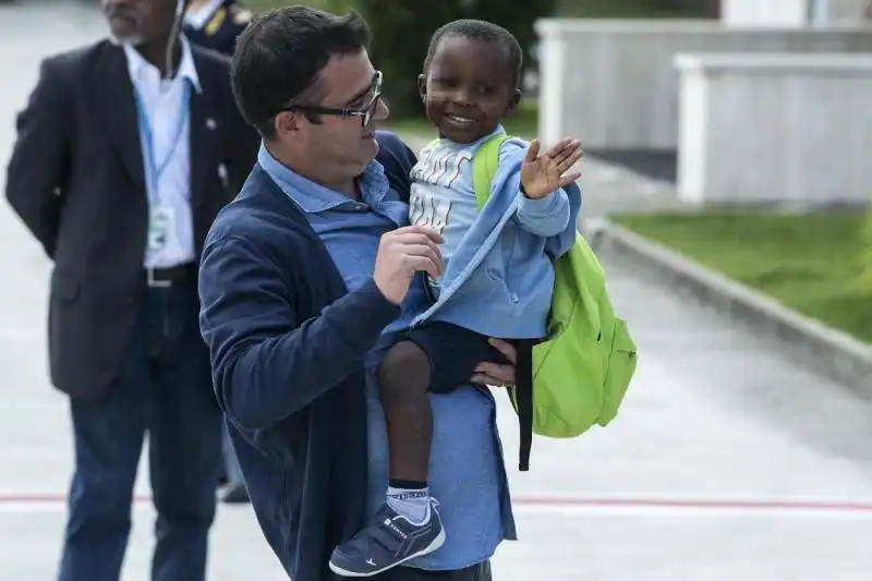 MARIA ELENA BOSCHI E I BAMBINI DEL CONGO FOTO LAPRESSE 