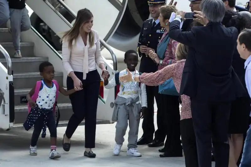 MARIA ELENA BOSCHI E I BAMBINI DEL CONGO FOTO LAPRESSE 