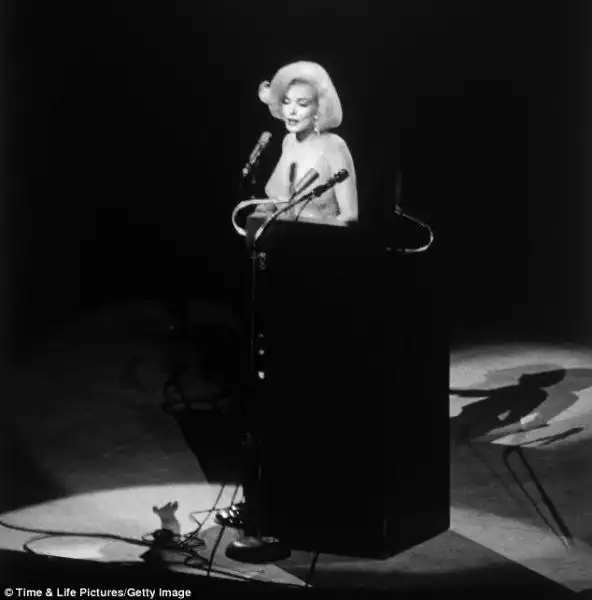 Marilyn canta Happy Birthday a JFK 