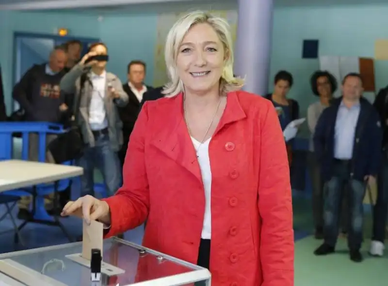 MARINE LE PEN VOTA 