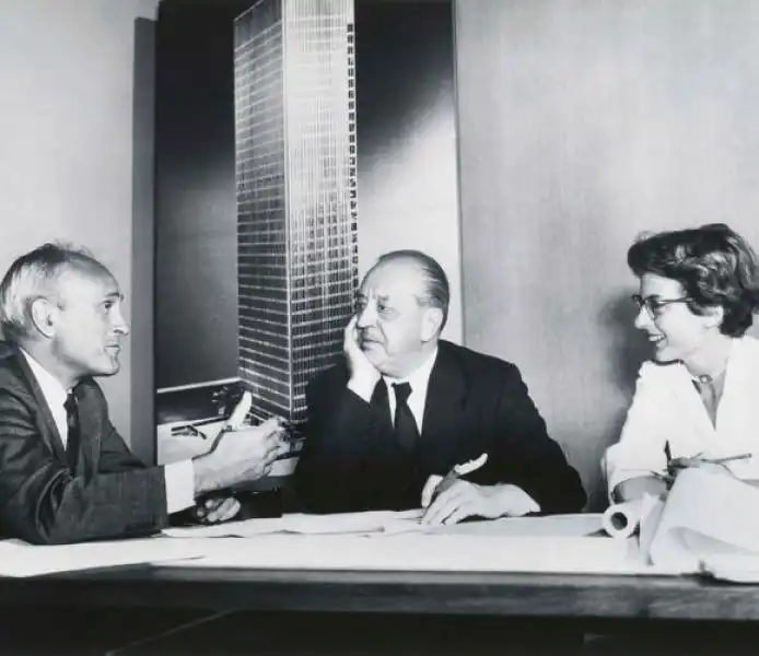 Philip Johnson, Mies van der Rohe e Phyllis Lambert