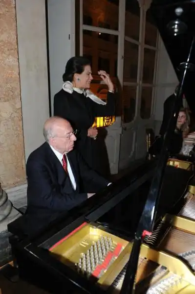 Premio Guido Carli Marisela Federici canta e Fedele Confalonieri suona al pianoforte 