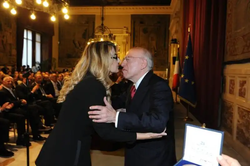 Premio Guido Carli Romana Liuzzo premia Fedele Confalonieri 