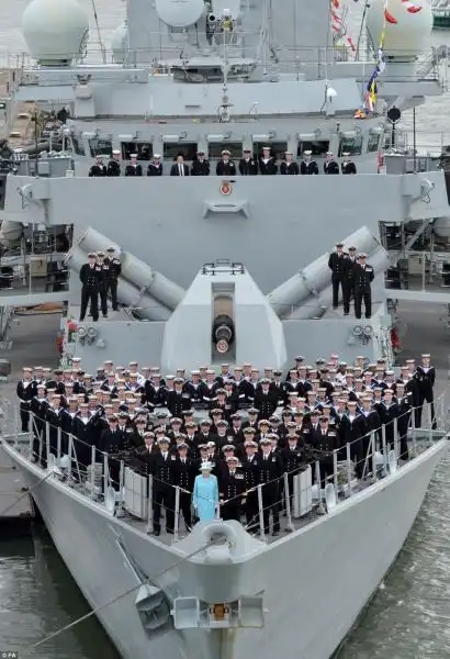 The Queen sulla HMS Lancaster 