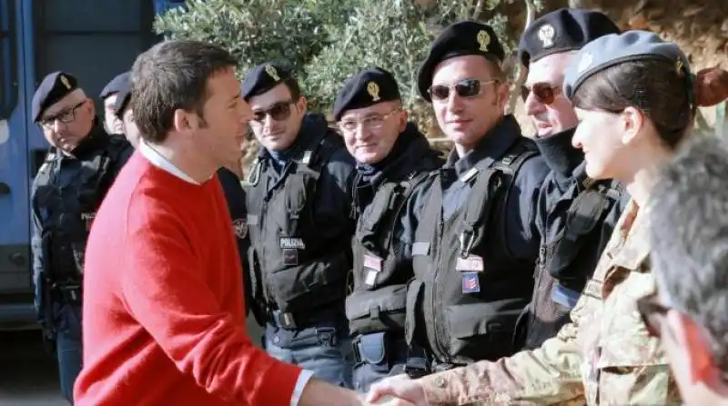 renzi al cie di lampedusa.