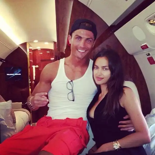 Ronaldo e Irina sul jet privato 