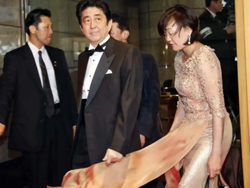 SHINZO E AKIE ABE 