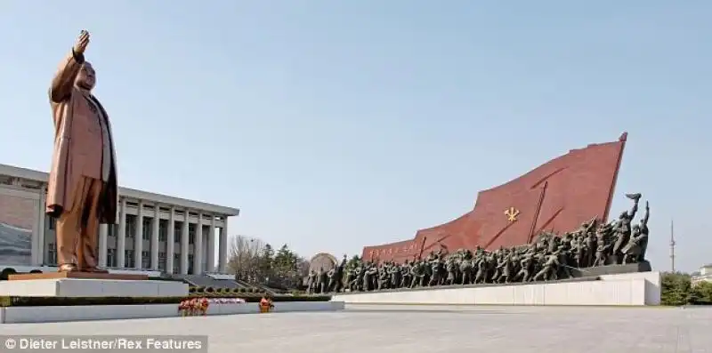 Statua austera di Kim Il Sung 