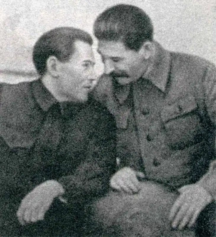 nikolaj ez??ov con stalin n