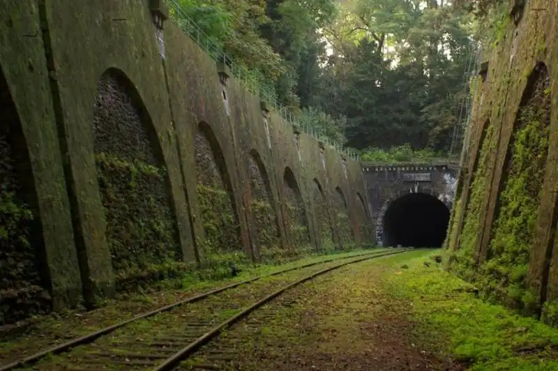 16. ferrovia di petite ceinture, francia