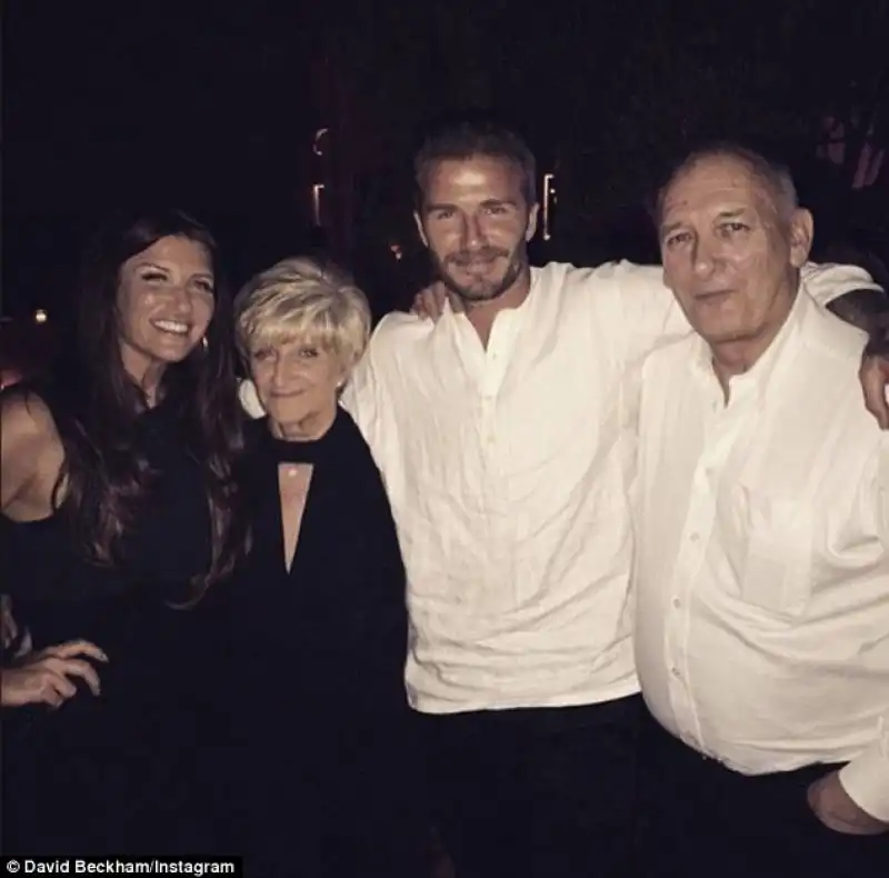 beckham insieme ai genitori e sorella