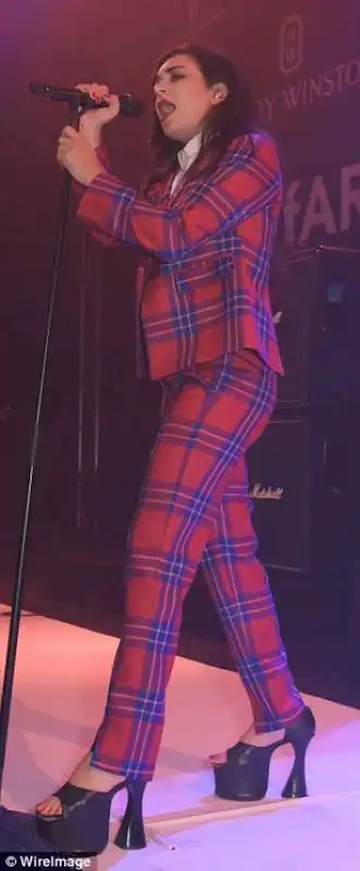 charli xcx in abito vivienne westwood1