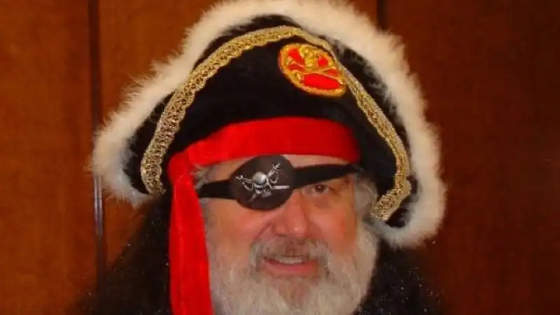 chuck blazer pirata