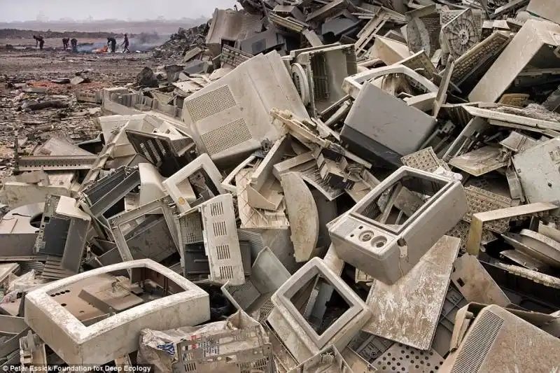 cimitero di computer a accra, gana