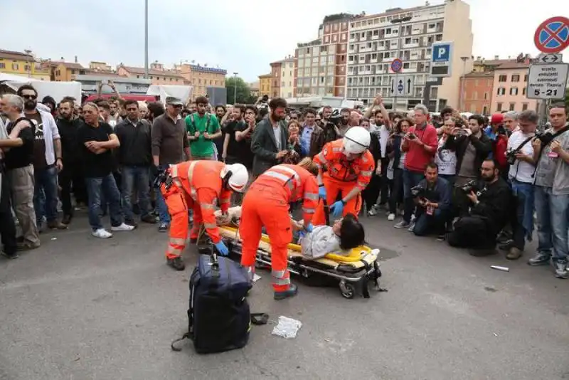 contestazioni e dei tafferugli a bologna 8