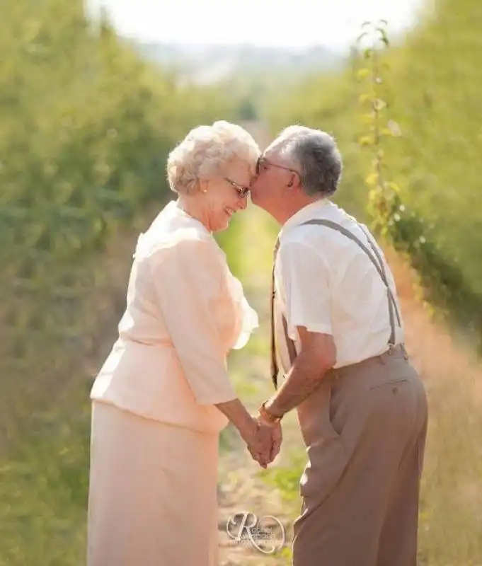 coppia di anziani in matrimonio