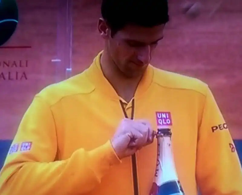 DJOKOVIC CHAMPAGNE