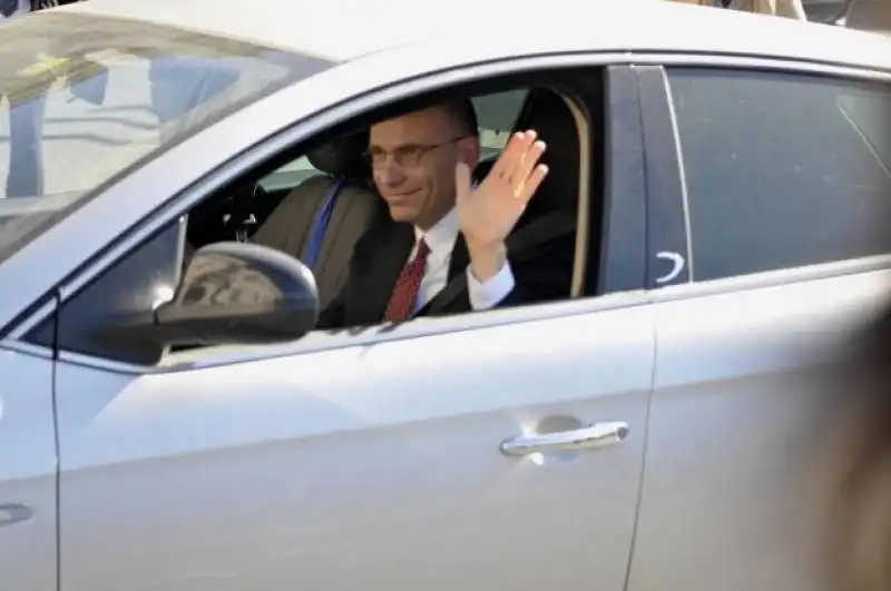 ENRICO LETTA IN AUTO