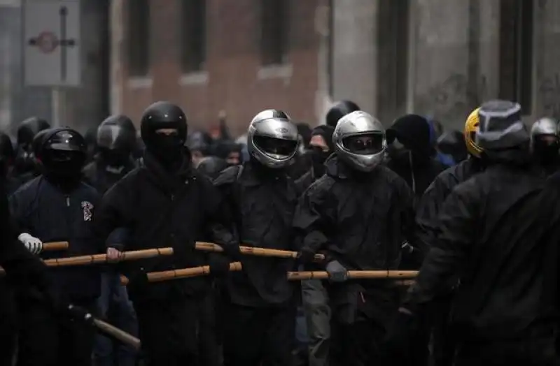 expo  milano messa a ferro e fuoco 7