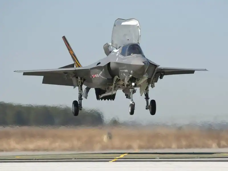 f 35, fase si atterraggio