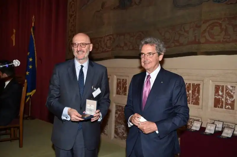 francesco caio premiato da franco bernabe