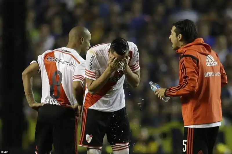 gas urticanti durante boca juniors   river plate  10