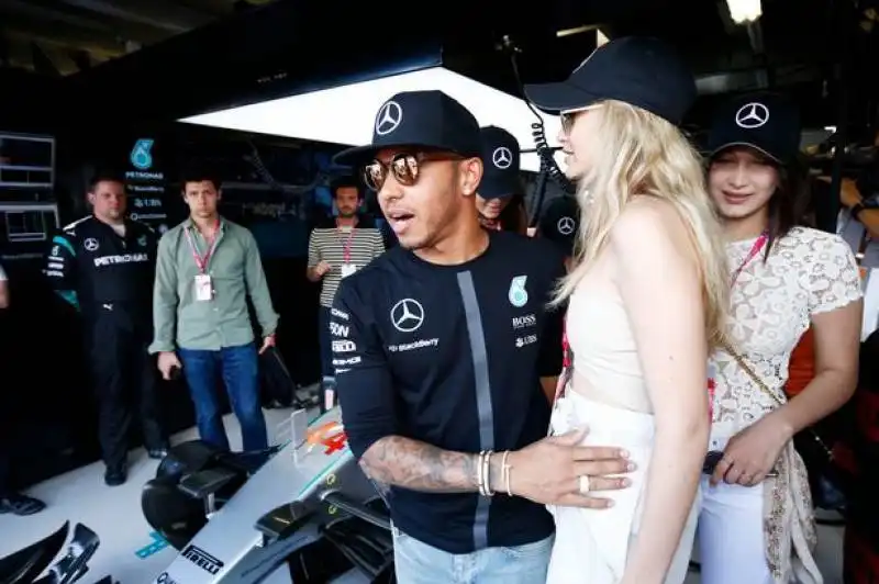 gigi hadid  lewis hamilton