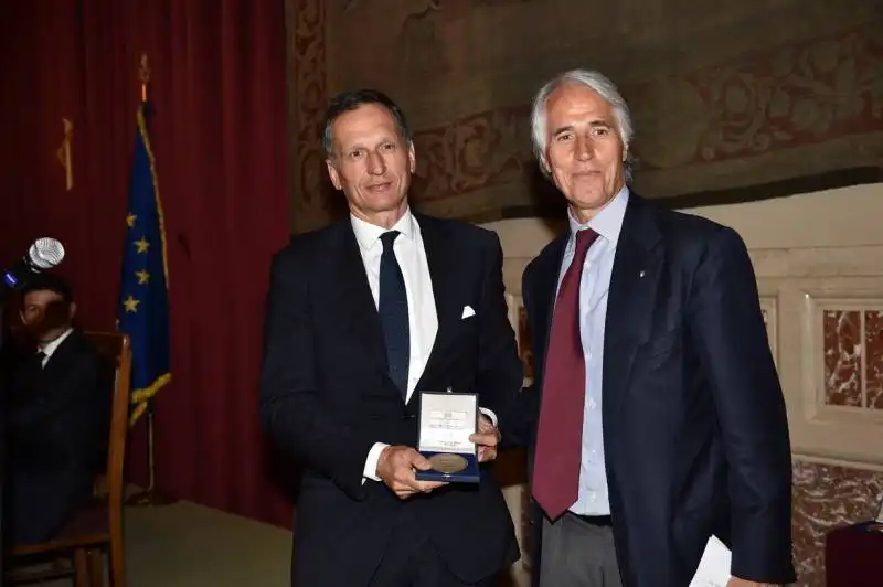 giuseppe recchi premiato da giovanni malago