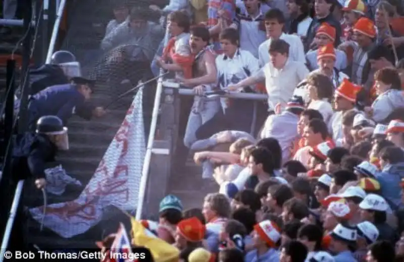 heysel polizia contro tifosi del liverpool