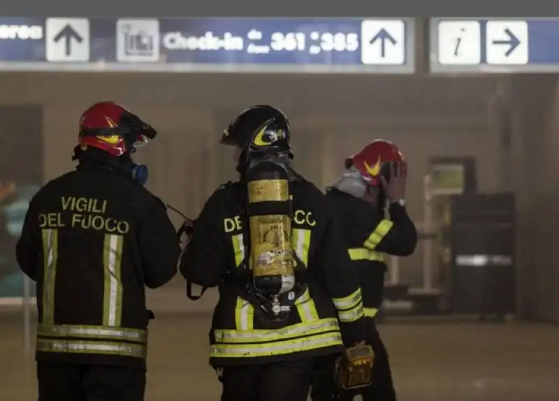 incendio a fiumicino  4