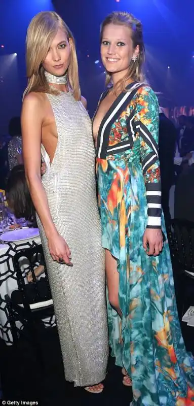 karlie kloss e la modella toni garrn