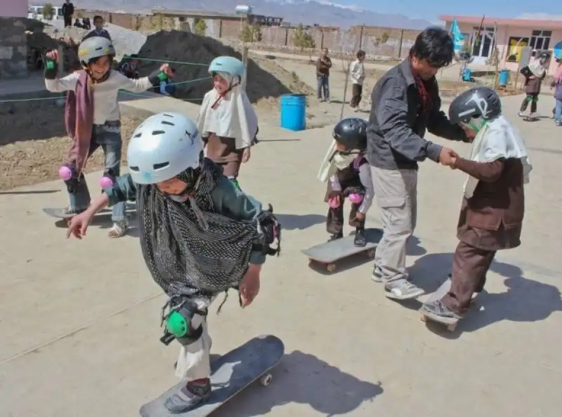 lezioni di skate a kabul