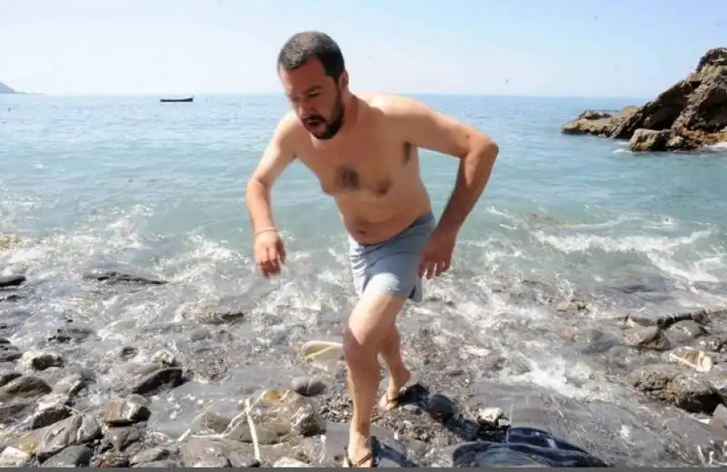 matteo salvini al mare 8