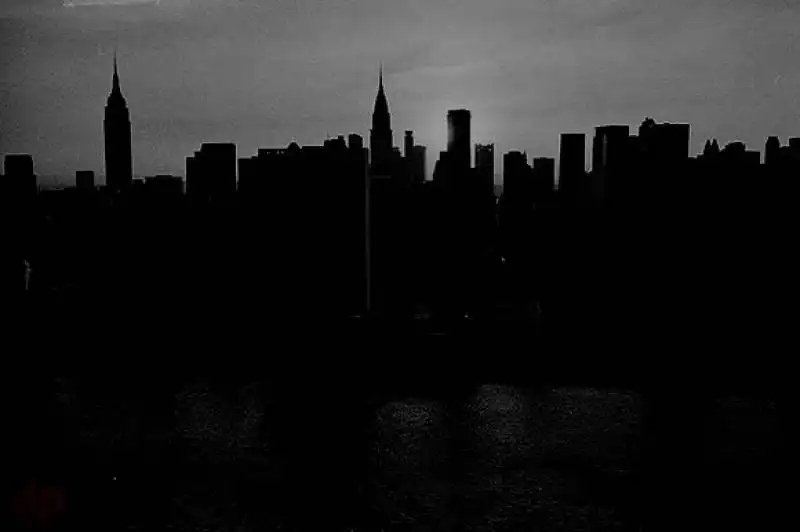 new york  blackout luci skyline