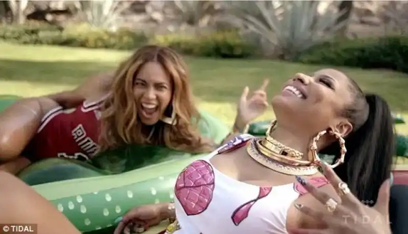 nicki minaj e beyonce video insieme 