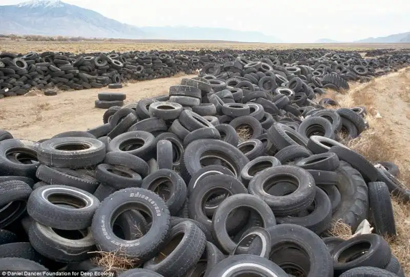 pneumatici nel deserto del nevada, usa