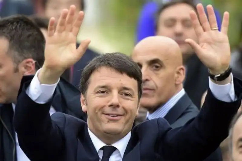 renzi contestato alla festa dell unita a bologna  2