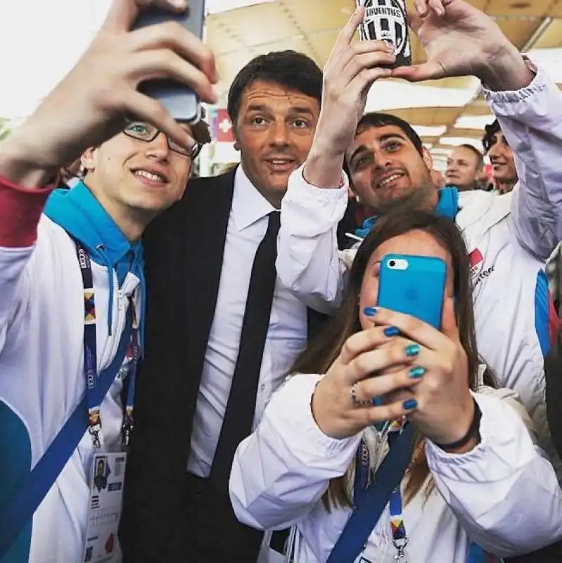 renzi padiglione selfie