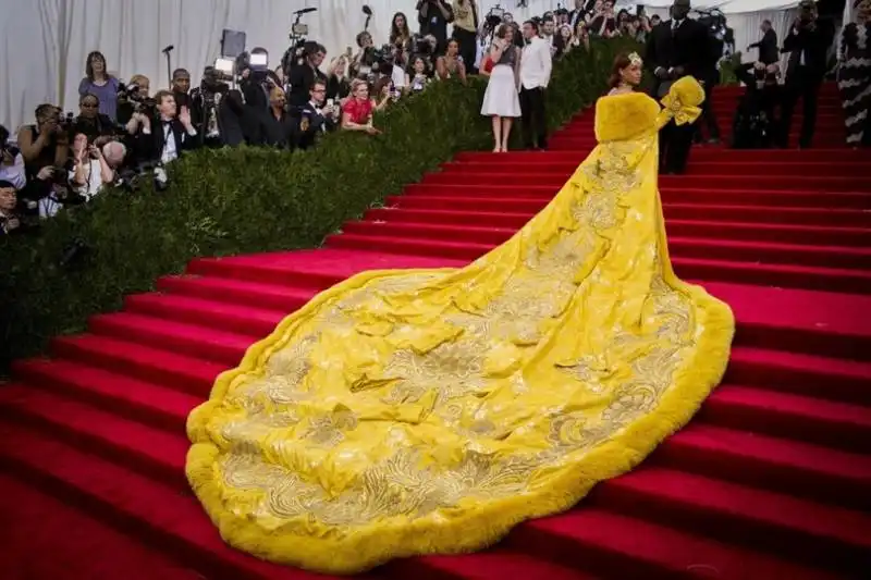 rihanna al met ball