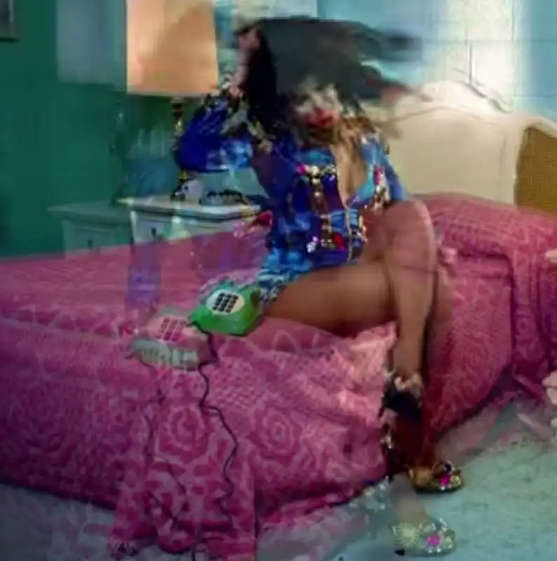 rihanna video telephone 4