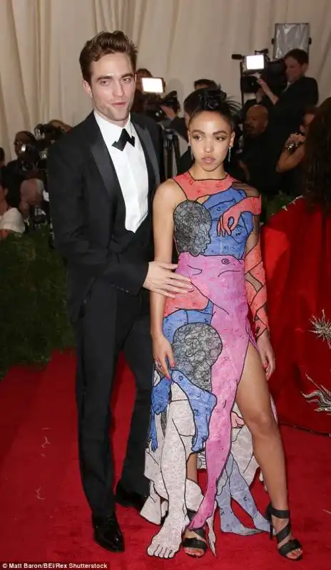 robert pattison e fka twigs 5