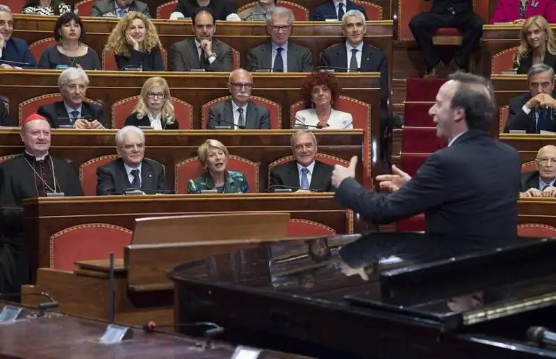 roberto benigni in senato  