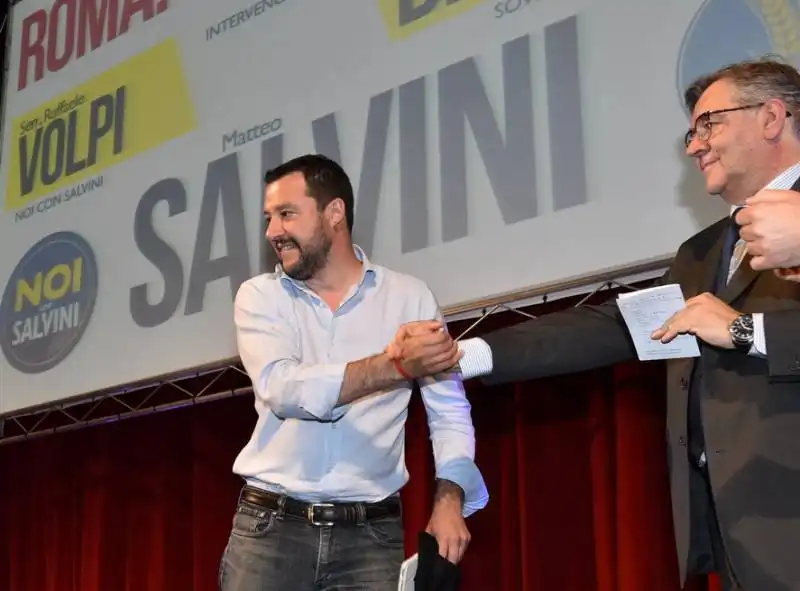 salvini saluta volpi