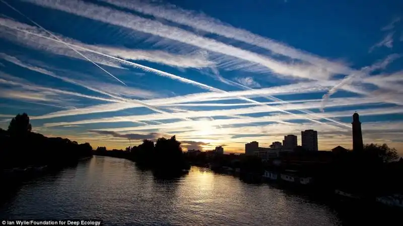 scie di aerei a londra