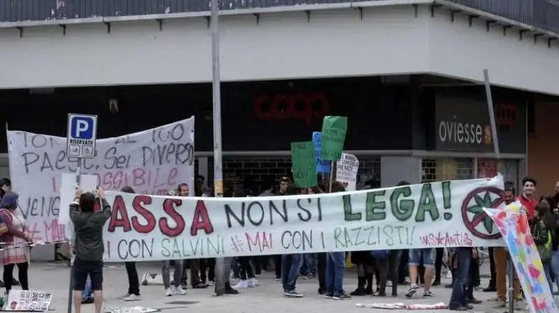 SCONTRI AL COMIZIO DI SALVINI A MASSA CARRARA  