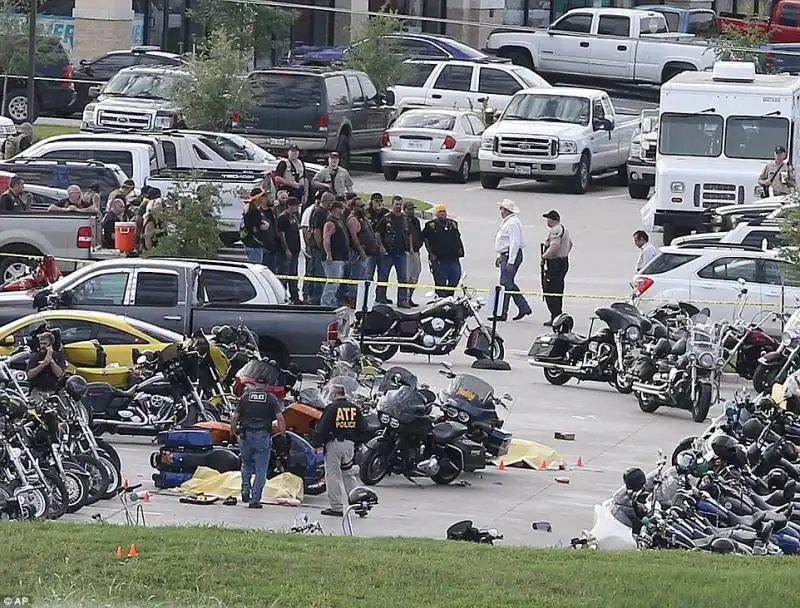 scontro tra bikers in texas  11