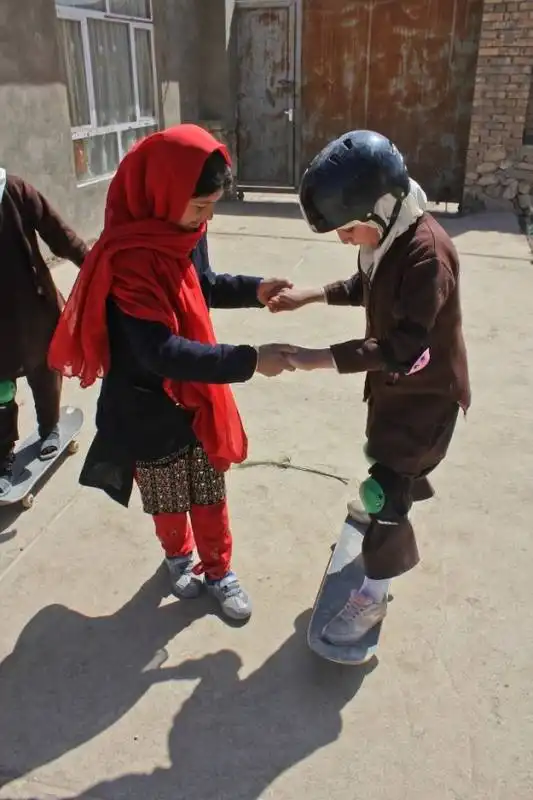 scuola di skate a kabul