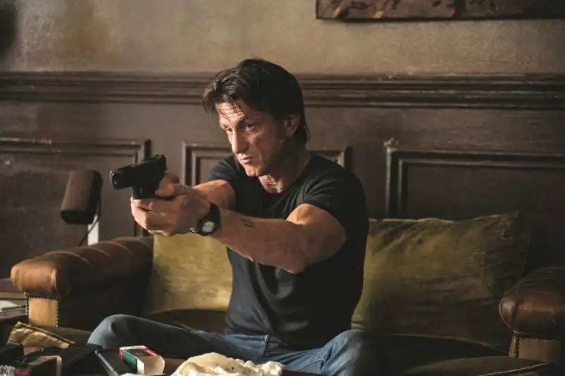 sean penn the gunman