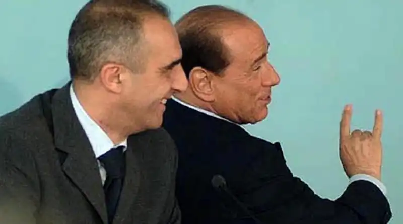 silvio berlusconi corna  4