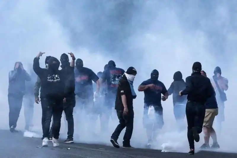 tifosi del wisla cracovia a supporto dei laziali nel derby 2